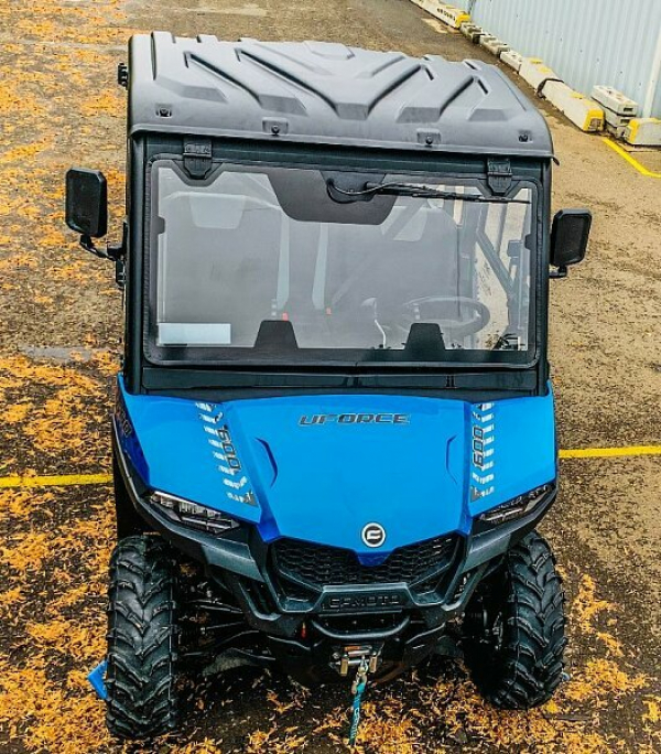 UTV625 Čelné okno so stieračom a ostrekovačom DFK