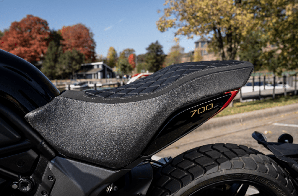 700CL‑X Heritage Vyvýšené sedadlo