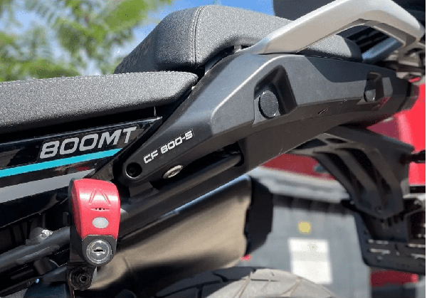 MT800 Záslepka otvoru po držiaku bočného kufra (1 ks)