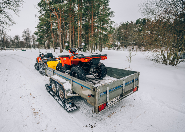 Lyže pre dvojnápravový príves