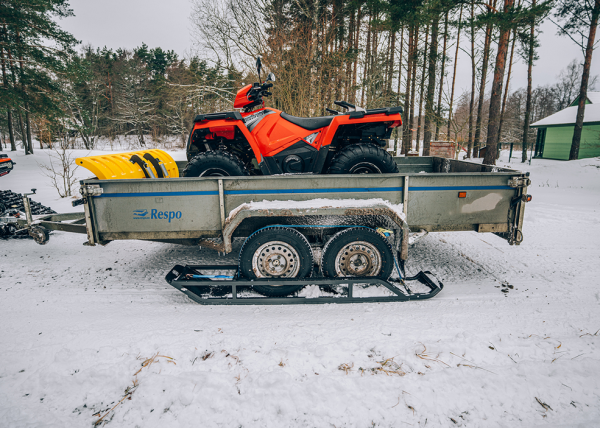 Lyže pre dvojnápravový príves