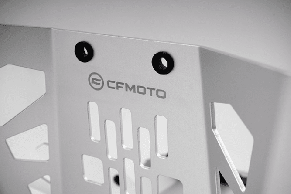 800MT-X Kryt motora a nádrží