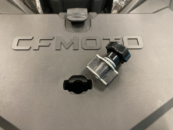 Rýchloupínák do plastového nosiča CFMOTO (1ks)