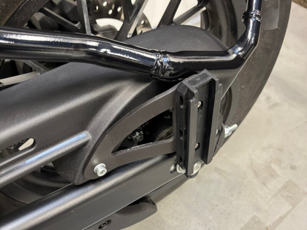 450CLC- Bobber Postranná brašňa CFMOTO vrátane držiaku