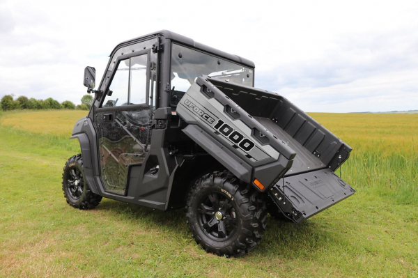 UTV1000 Kabína