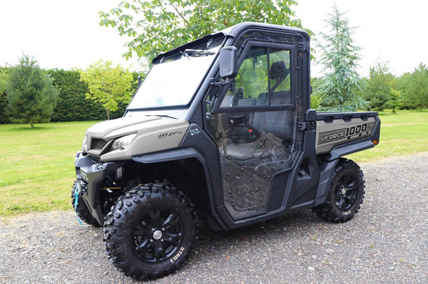 UTV1000 Kabína